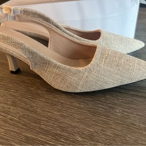 Amazon essentials Beige Women's Slingback Heels size 7 nwt